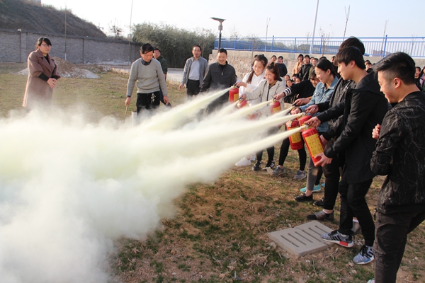 珍爱生命 重视消防——三门峡市教师进修学校举行消防知识讲座暨消防安全演练