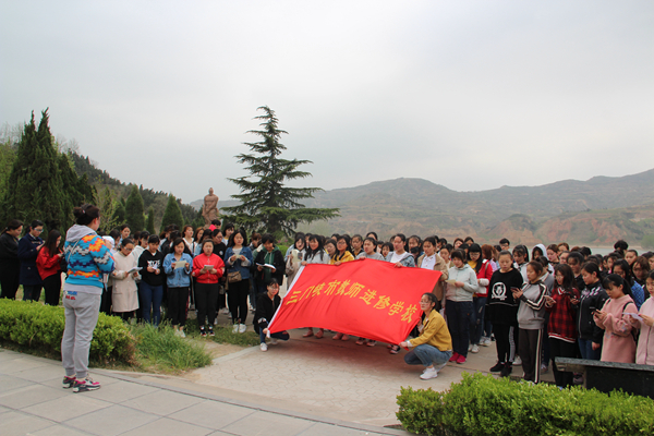 三门峡市教师进修学校师生重温黄河大坝精神